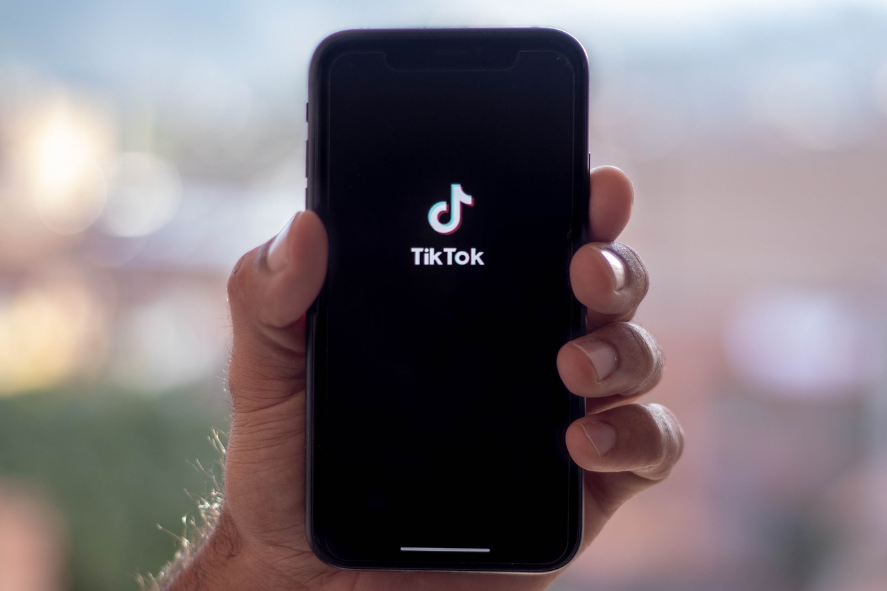 TikTok動画のBGM選定で人気の曲はどれ？