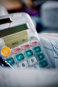 SNS運用の講座にかかる費用はどれくらい？