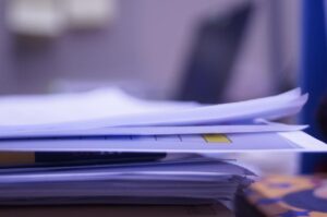 会社員がSNSを活用した副業の成功事例は？