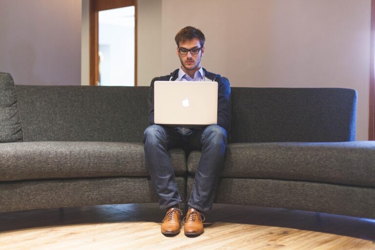 企業SNS運用を成功させるための勉強法と競合分析のポイントは？